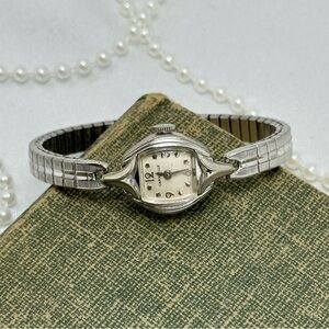 Dainty Silver 1975 Caravelle Wind-Up Cocktail Watch